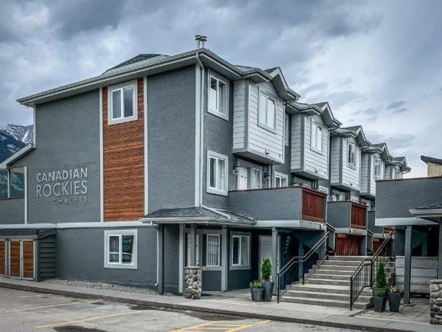 New! Cozy Rocky Mountain Chalet Managed By Little Sister Getaways Canmore Exterior photo