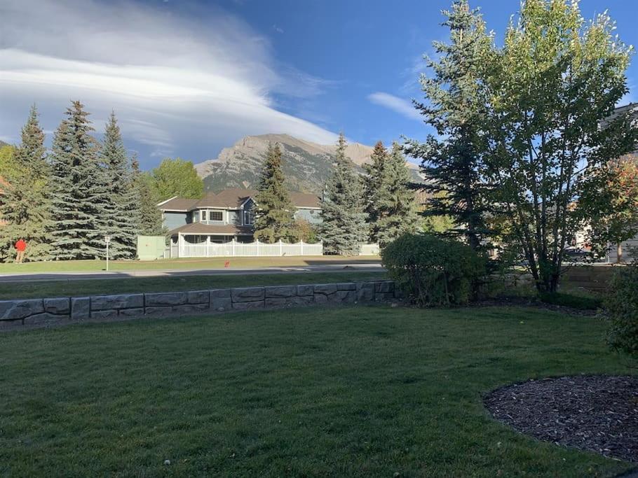New! Cozy Rocky Mountain Chalet Managed By Little Sister Getaways Canmore Exterior photo